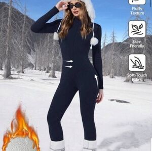 BNWOT Winter Ski Suit Jumpsuit Fleece Super Flattering & Soft Size Small